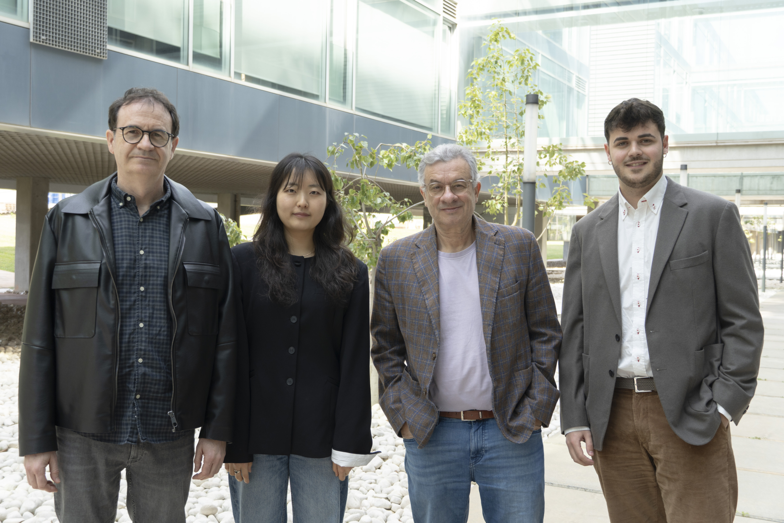 Roberto Fenollosa, So-Yeon Kim, Juan Bisquert, Gonzalo Rivera